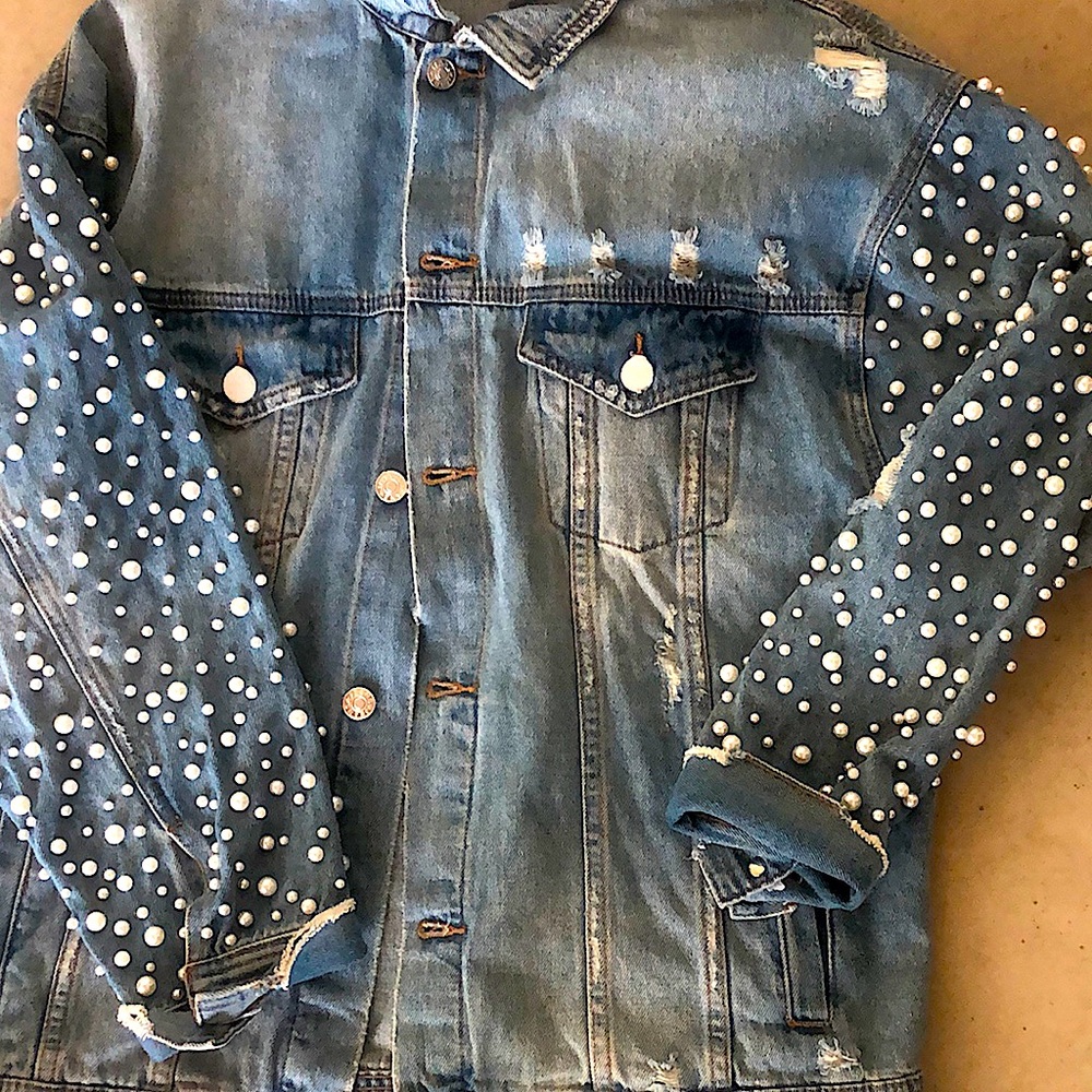 4 pocketed Denim jacket with pearl crusted sleeves. Long sleeves size med.
